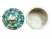 Load image into Gallery viewer, Mini Pretzel Box Jade Lattice
