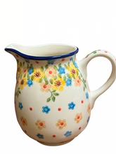 Load image into Gallery viewer, Creamer 11 oz Buttercup
