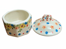 Load image into Gallery viewer, Mini Pretzel Box Buttercup
