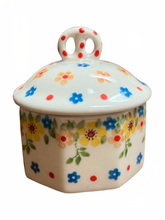 Load image into Gallery viewer, Mini Pretzel Box Buttercup
