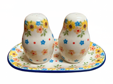 Load image into Gallery viewer, Salt and Pepper Set with Tray Buttercup
