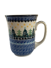 Load image into Gallery viewer, Bistro Mug 17 oz Christmas Trees
